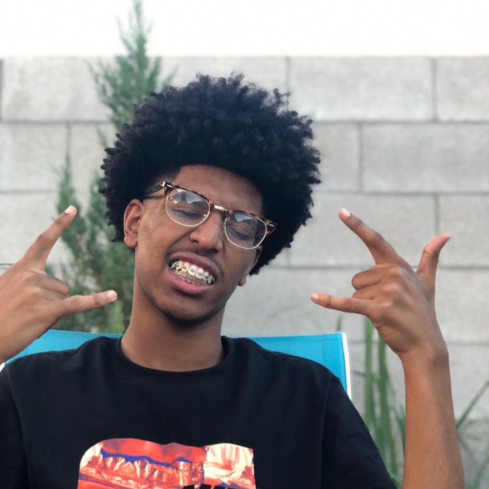 Meet your Posher, Yonas